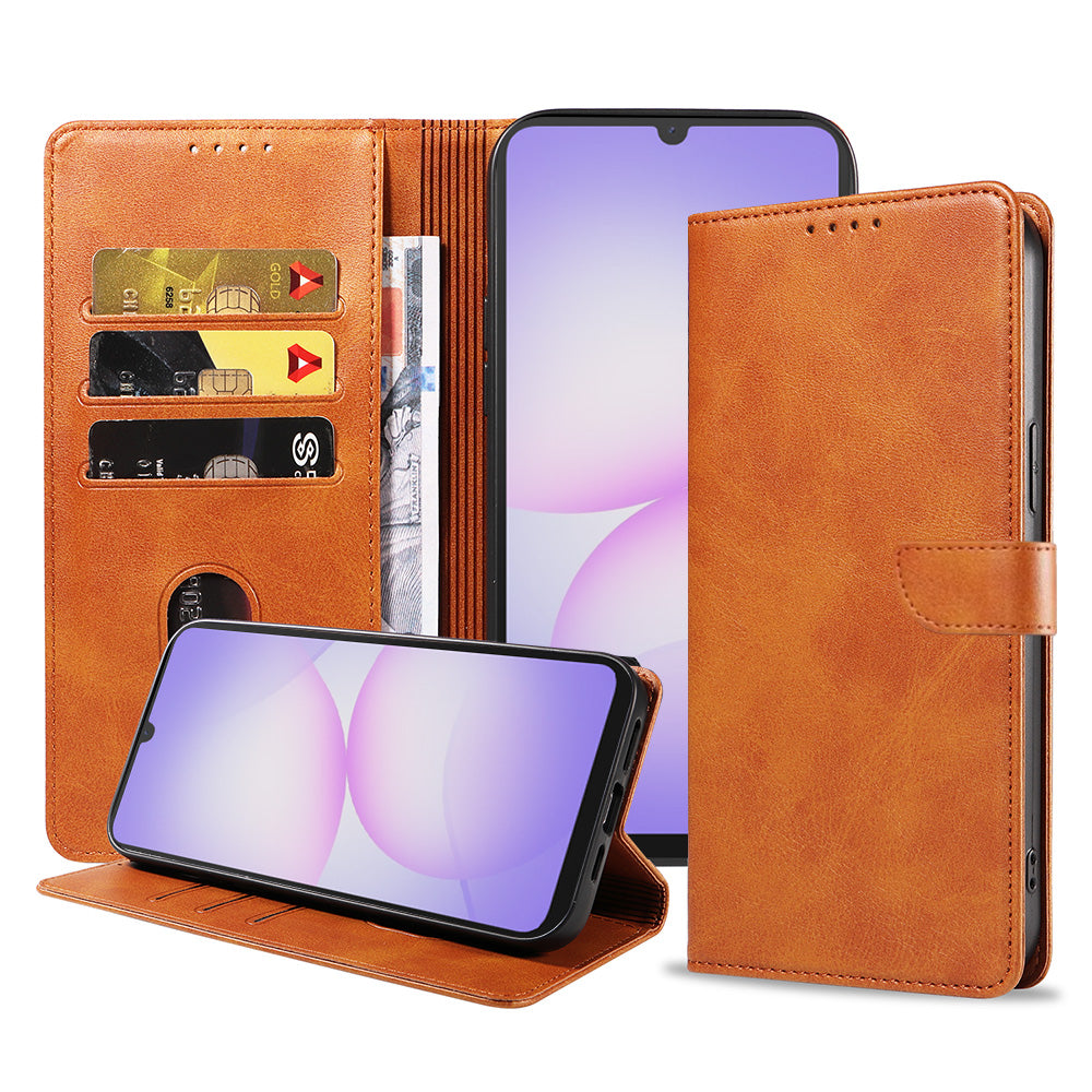 Geschikt voor Samsung Galaxy A07
  Telefoonhoesje Kunstleer met Magnetisch lipje en Pasjeshouder Book Case met
  Klepje - Walletcase with Cardslot - Bruin - Smartphonica